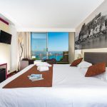 queen size bed standing room - hotel ker moor saint quay