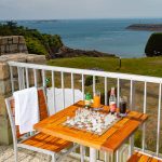 schachbrett auf terrasse mit meerblick familienzimmer - hotel ker moor