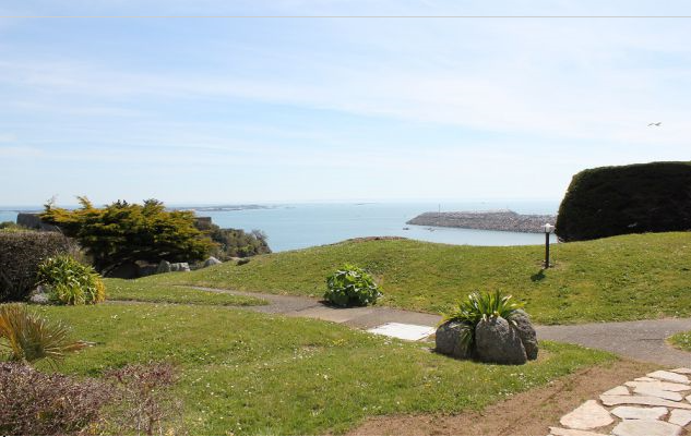 extérieur verdoyant avec vue sur la mer - ker moor saint quay portrieux