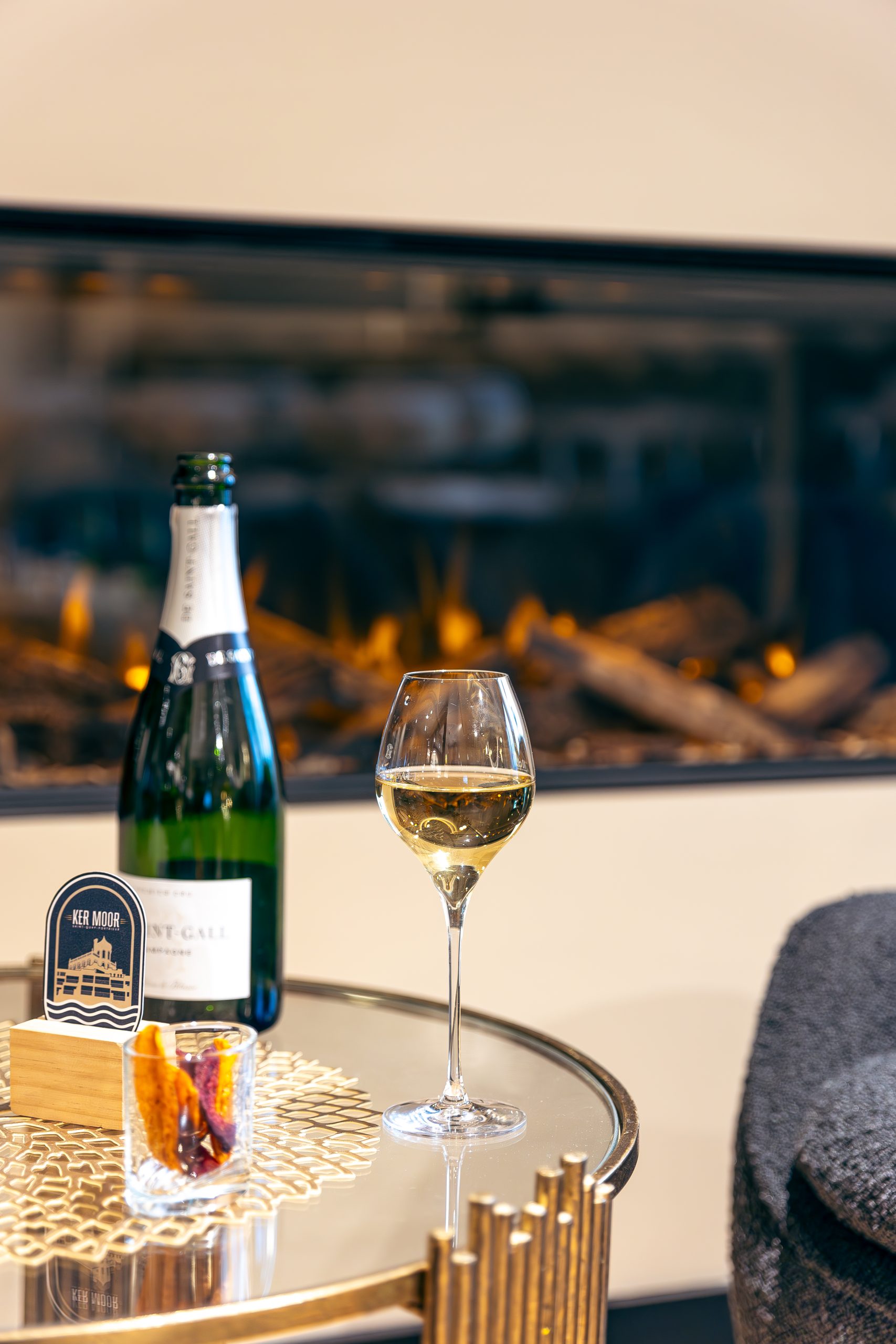 Bouteille et verre de champagne - hotel saint quay portrieux